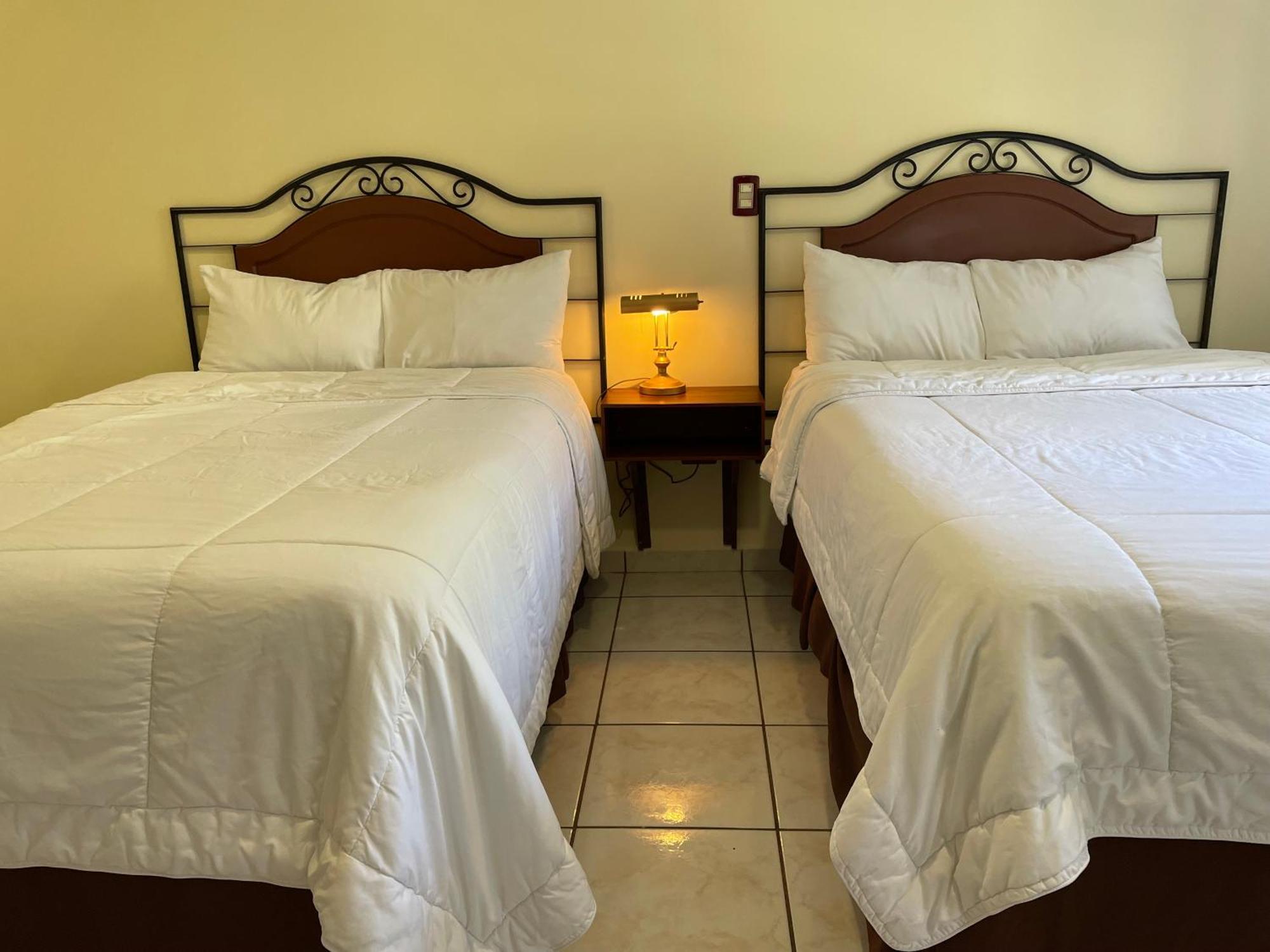 Hotel Gardenia Inn Сан-Сальвадор Экстерьер фото