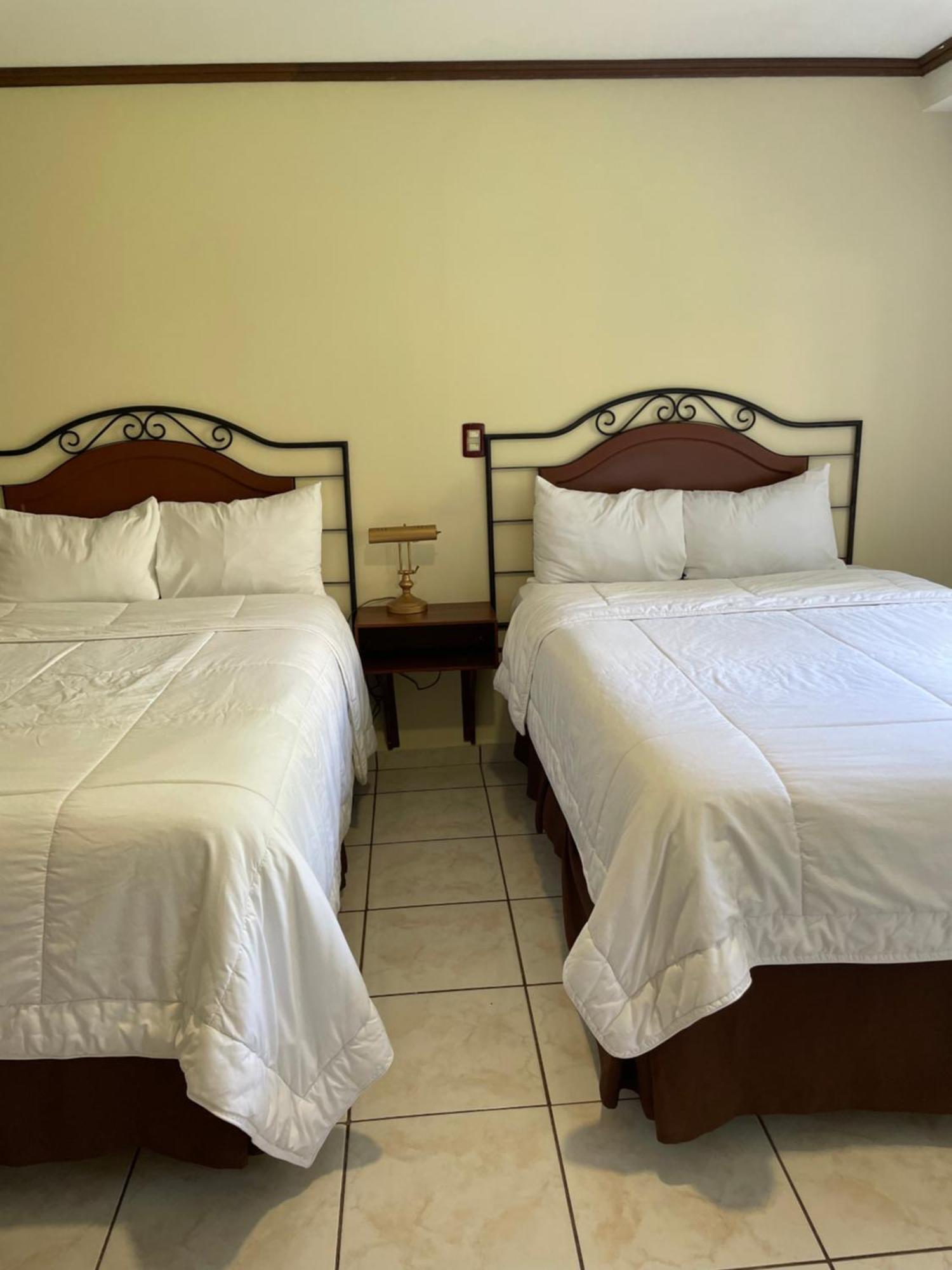 Hotel Gardenia Inn Сан-Сальвадор Экстерьер фото